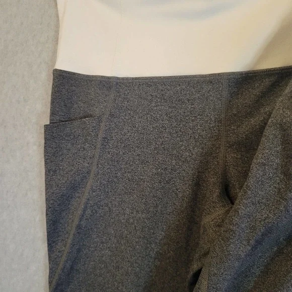 ATHLETA Womens Crop Leggings Size Small Gray/White RN #54023 Side Pockets EUC - Picture 6 of 12